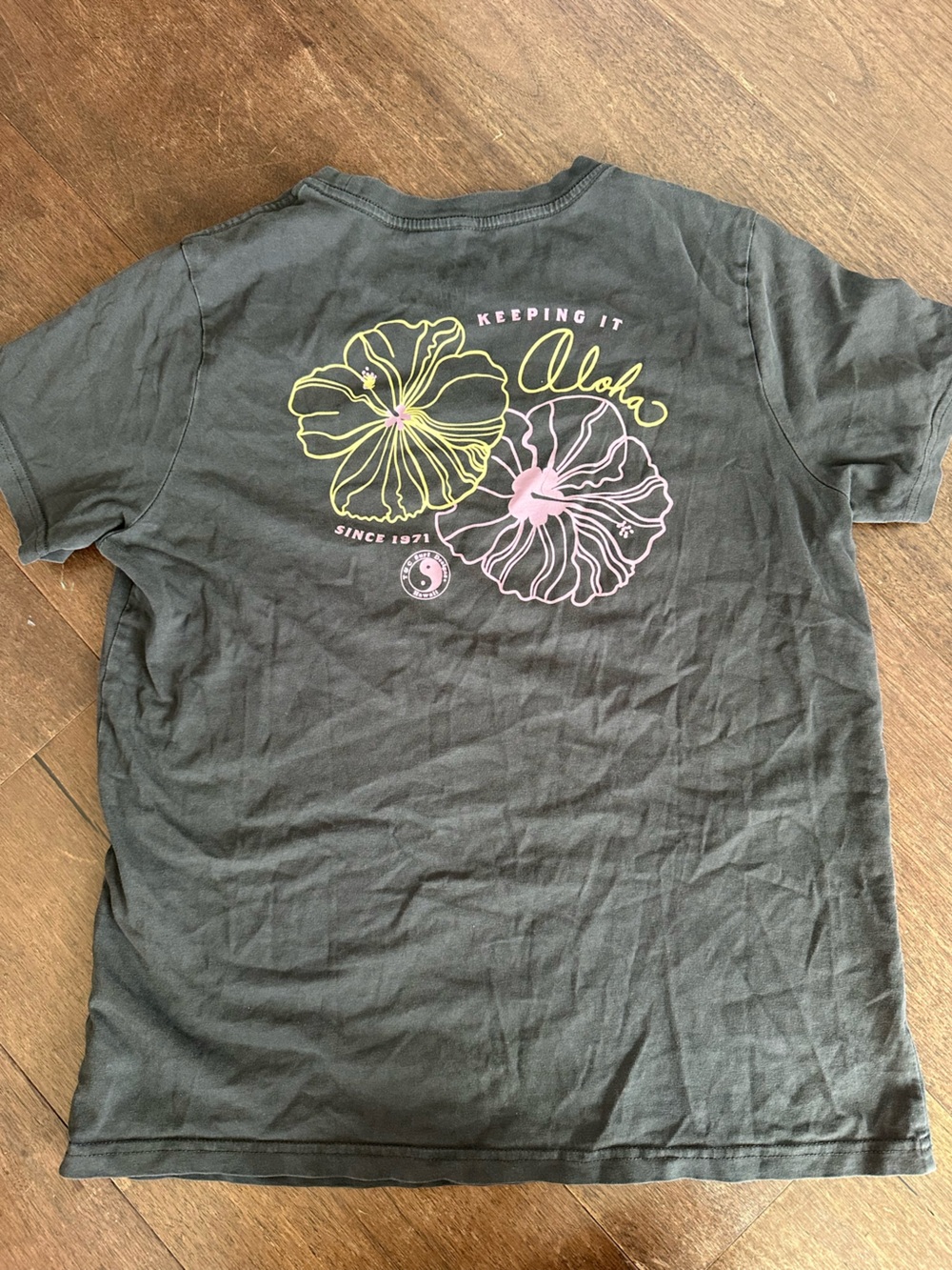 T&C Hawaii Short Sleeve Graphic Tees x 6 - Picture 11 of 13